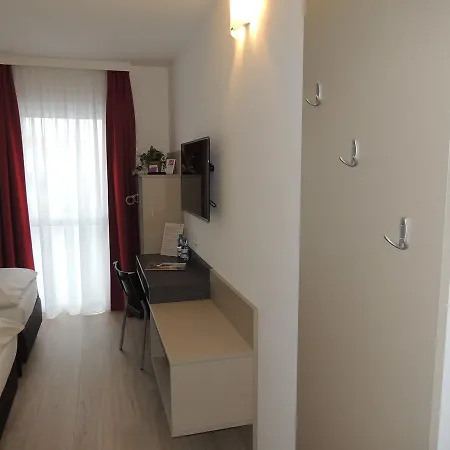 Bed & Breakfast Avia Bisamberg 4*